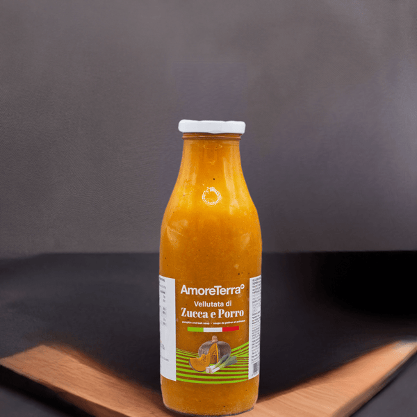 Scatto pulito ed elegante che mette al centro la bottiglia di vetro della vellutata, pensato per schede prodotto e annunci Google Shopping.